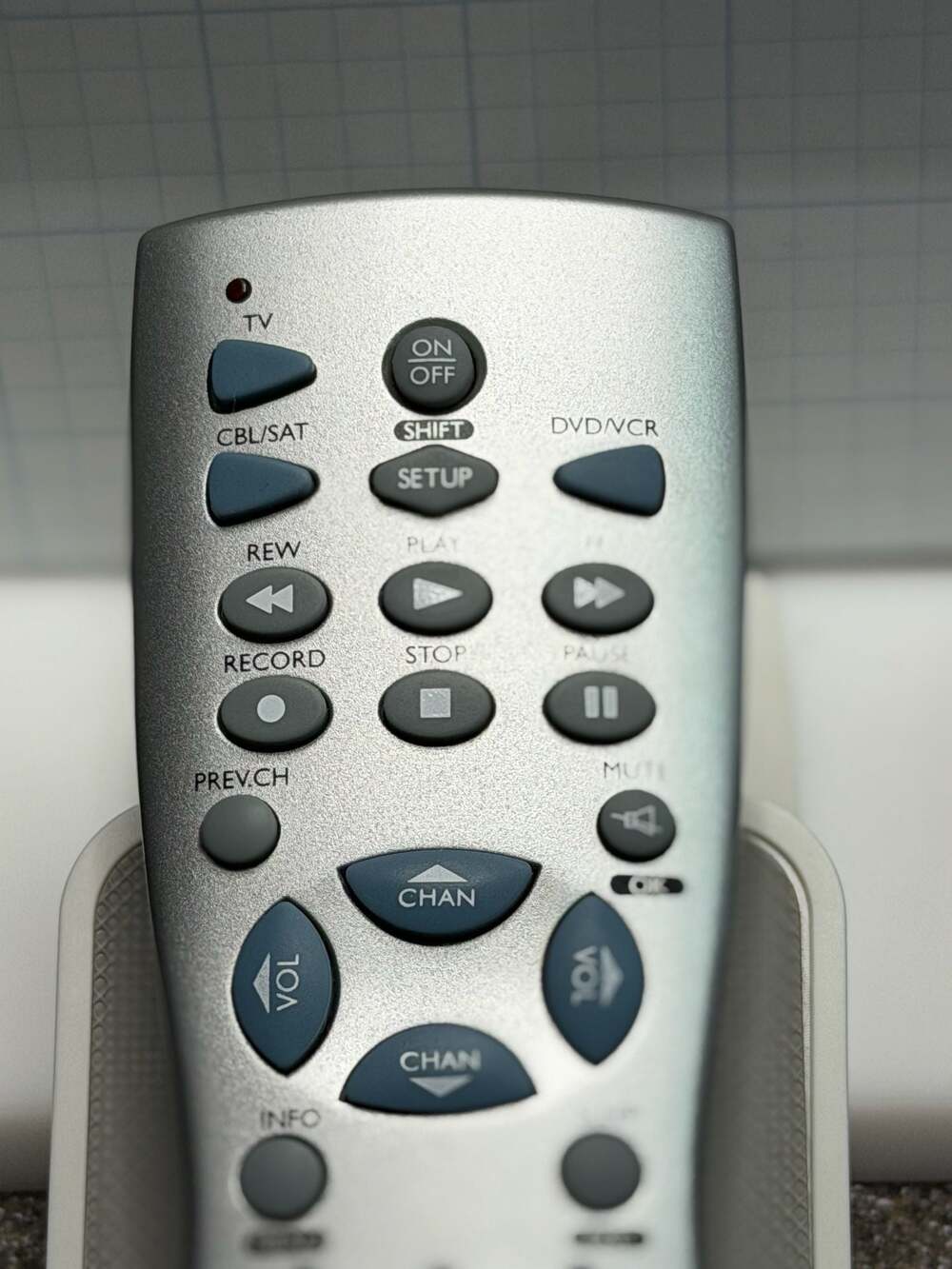 GE Universal Remote Control Silver - Picture 3 of 6